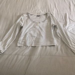 Long sleeve crop top